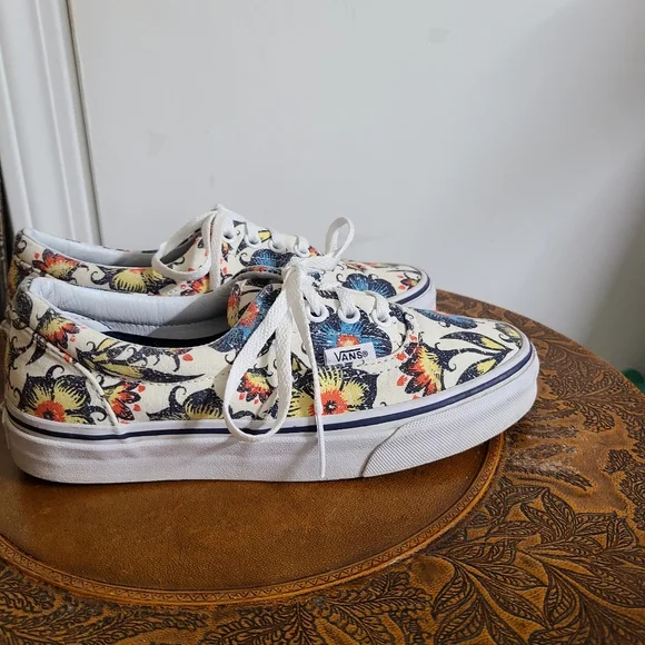 Van's Floral Lace Up Size 5.5 - Picture 2 of 10
